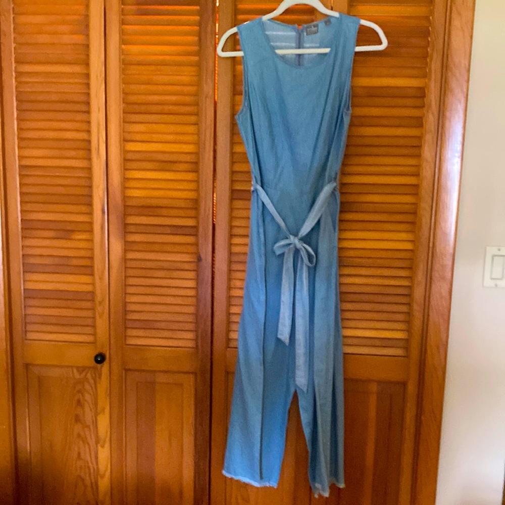 Denim wide leg jumpsuite size medium. Excellent condition . Worn twice.
